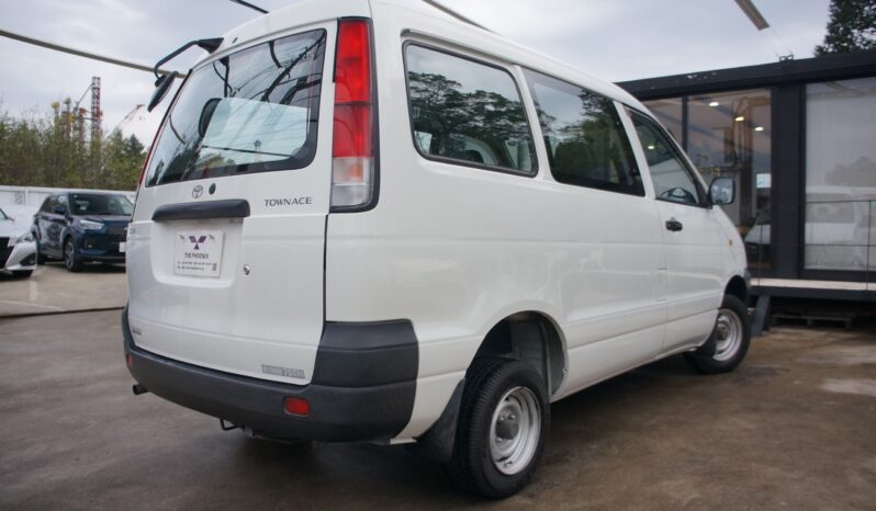 
								Toyota TownAce Van full									