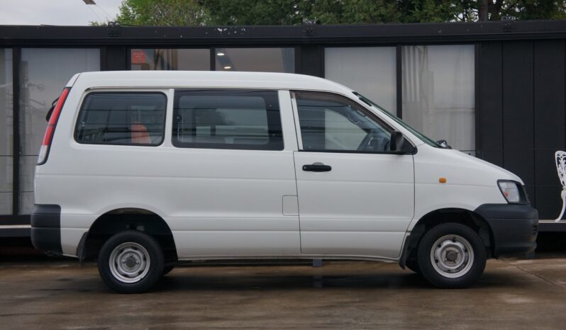 
								Toyota TownAce Van full									