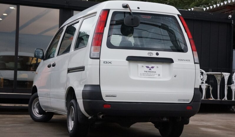 
								Toyota TownAce Van full									