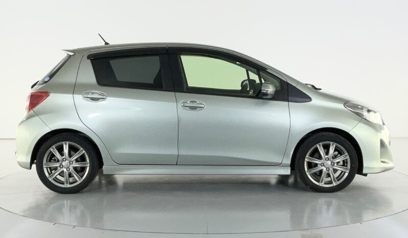 
								Toyota Vitz full									