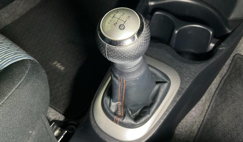 
								Toyota Vitz full									
