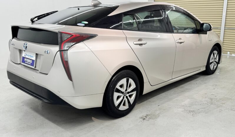 
								Toyota Prius 1.8 full									