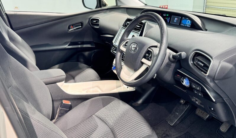 
								Toyota Prius 1.8 full									