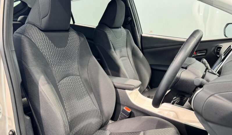 
								Toyota Prius 1.8 full									