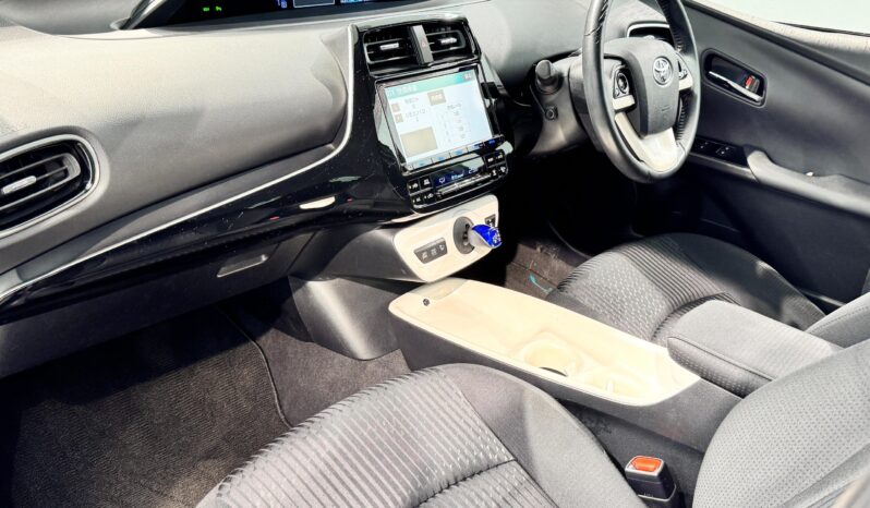 
								Toyota Prius 1.8 full									