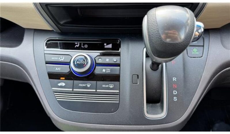 
								Honda Freed 1.5 G full									