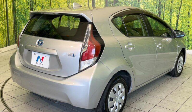 
								Toyota Aqua 1.5 L full									