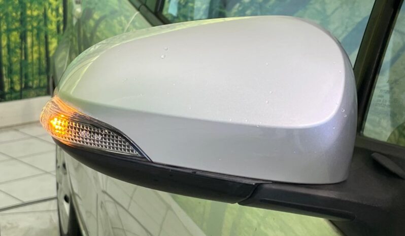 
								Toyota Aqua 1.5 L full									