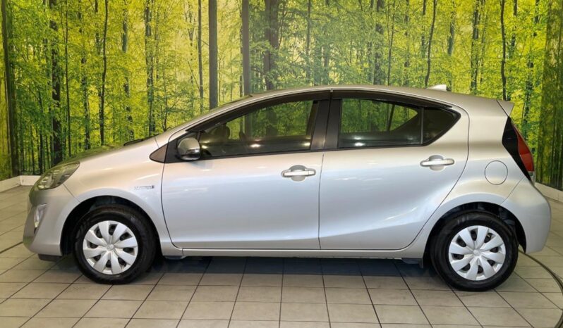 
								Toyota Aqua 1.5 L full									
