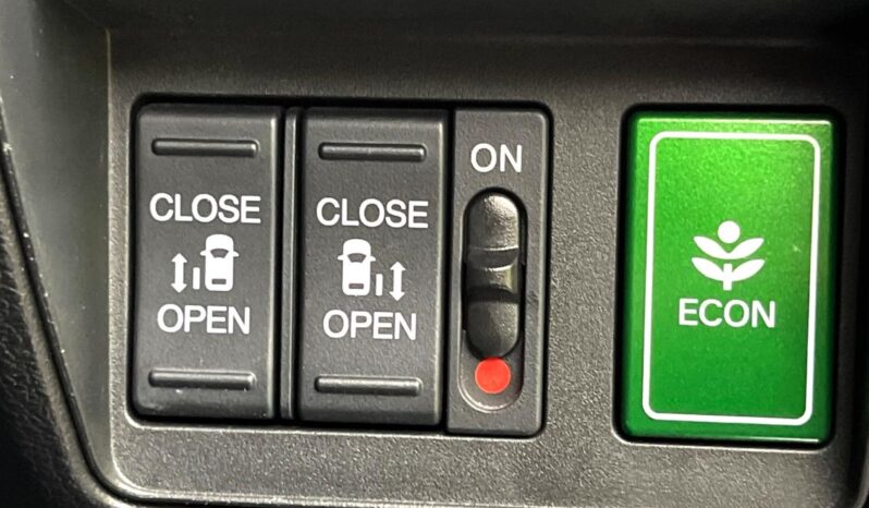 
								Honda Odyssey full									